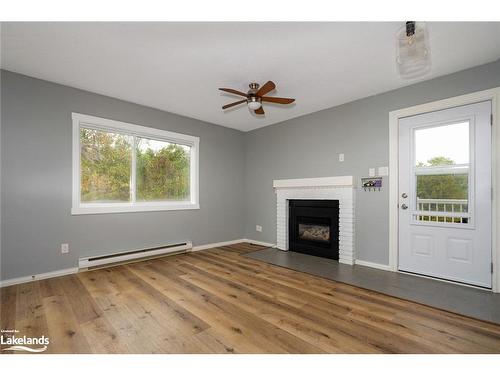 73-21 Dawson Drive, Collingwood, ON - Indoor Photo Showing Living Room With Fireplace