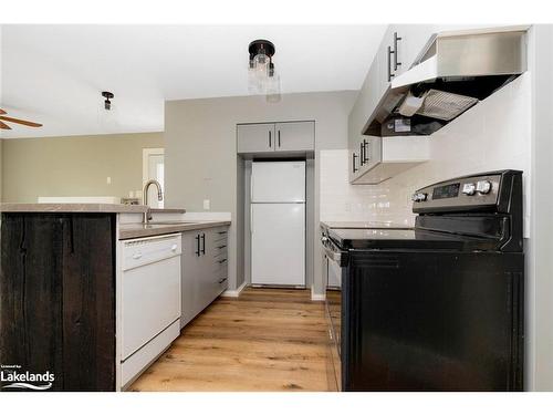 73-21 Dawson Drive, Collingwood, ON - Indoor Photo Showing Kitchen