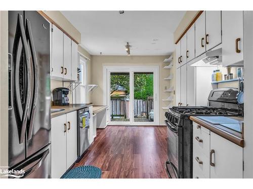 1100 Springbrook Crescent, Oakville, ON - Indoor Photo Showing Kitchen