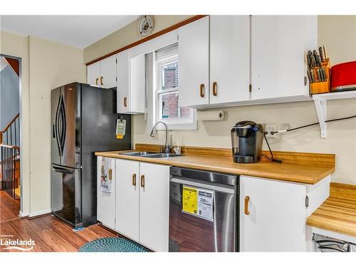 1100 Springbrook Crescent, Oakville, ON - Indoor Photo Showing Kitchen With Double Sink