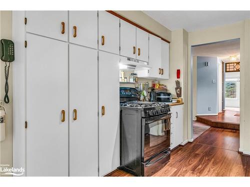 1100 Springbrook Crescent, Oakville, ON - Indoor Photo Showing Kitchen