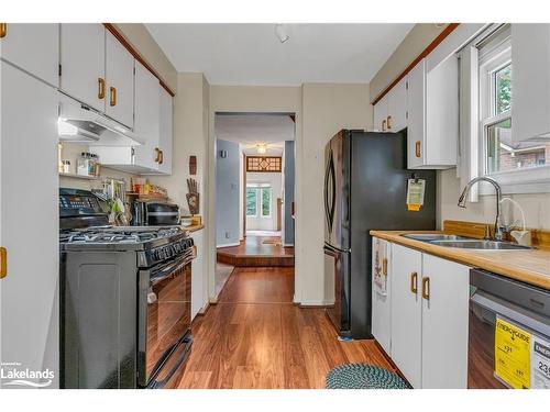 1100 Springbrook Crescent, Oakville, ON - Indoor Photo Showing Kitchen With Double Sink