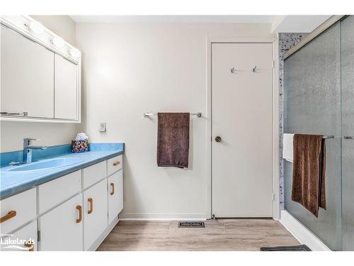 1100 Springbrook Crescent, Oakville, ON - Indoor Photo Showing Bathroom