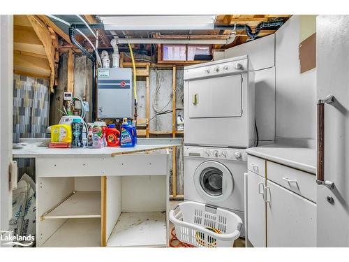 1100 Springbrook Crescent, Oakville, ON - Indoor Photo Showing Laundry Room