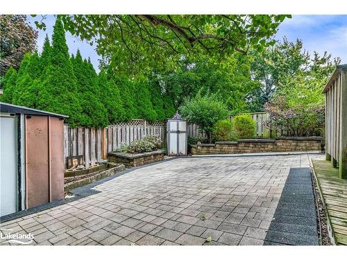 1100 Springbrook Crescent, Oakville, ON - Outdoor