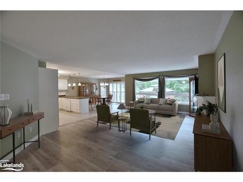 28 Cherry Sands Crescent, Wasaga Beach, ON - Indoor Photo Showing Living Room