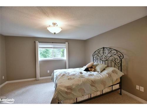 28 Cherry Sands Crescent, Wasaga Beach, ON - Indoor Photo Showing Bedroom