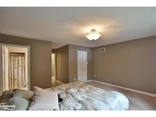 28 Cherry Sands Crescent, Wasaga Beach, ON - Indoor Photo Showing Bedroom