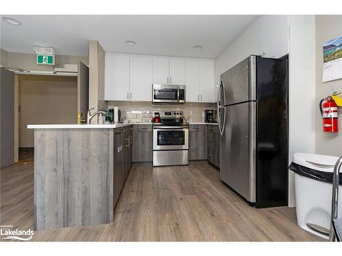 172 Eighth St S/S, Collingwood, ON - Indoor Photo Showing Kitchen