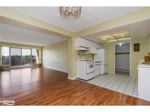 172 Eighth St S/S, Collingwood, ON - Indoor Photo Showing Kitchen