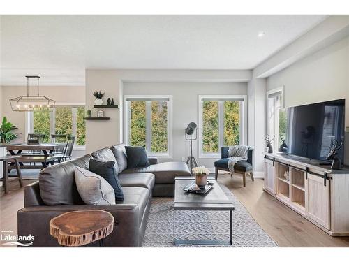 62 Foley Crescent, Collingwood, ON - Indoor Photo Showing Living Room