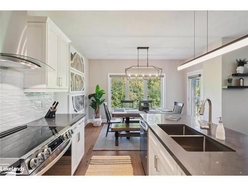 62 Foley Crescent, Collingwood, ON - Indoor Photo Showing Kitchen With Double Sink With Upgraded Kitchen