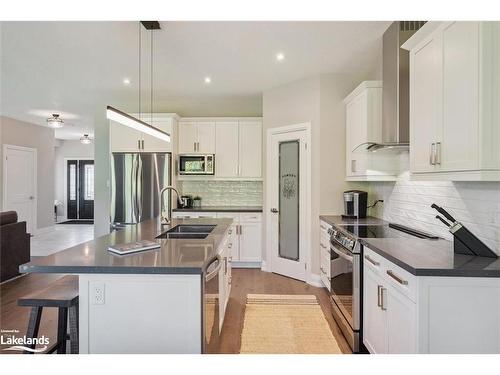 62 Foley Crescent, Collingwood, ON - Indoor Photo Showing Kitchen With Double Sink With Upgraded Kitchen