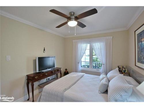 161 New York Avenue, Wasaga Beach, ON - Indoor Photo Showing Bedroom