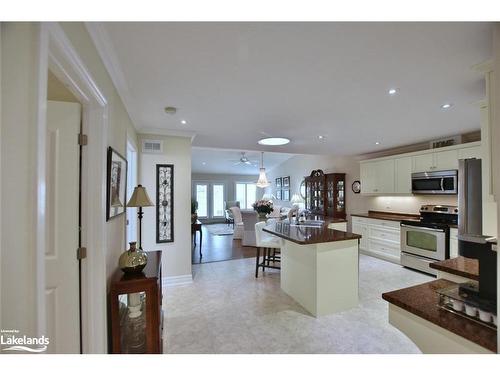 161 New York Avenue, Wasaga Beach, ON - Indoor Photo Showing Kitchen