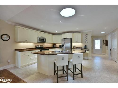 161 New York Avenue, Wasaga Beach, ON - Indoor Photo Showing Kitchen