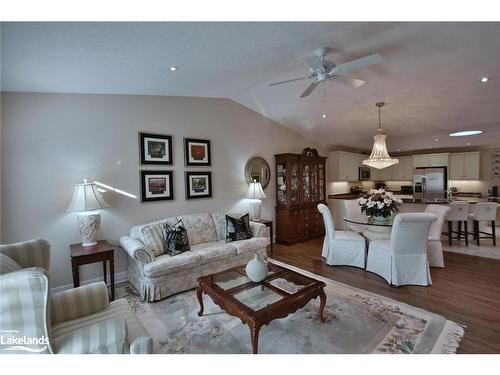 161 New York Avenue, Wasaga Beach, ON - Indoor Photo Showing Living Room