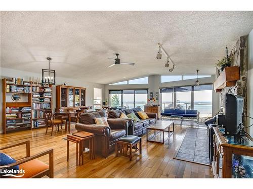 874 Tiny Beaches Road S, Tiny, ON - Indoor Photo Showing Living Room