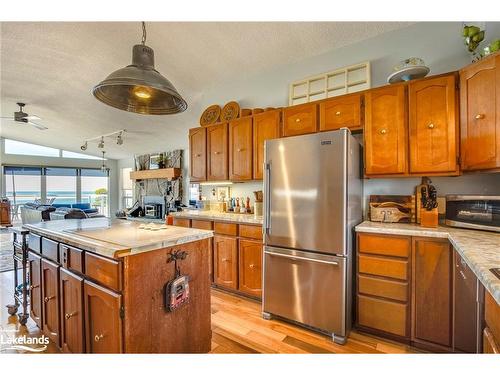 874 Tiny Beaches Road S, Tiny, ON - Indoor Photo Showing Kitchen