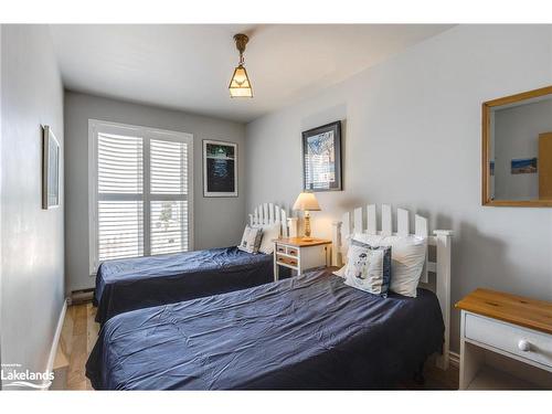 874 Tiny Beaches Road S, Tiny, ON - Indoor Photo Showing Bedroom