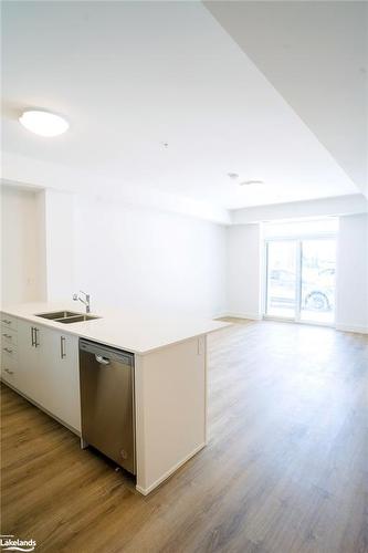 124-4 Kimberly Lane, Collingwood, ON - Indoor Photo Showing Kitchen With Double Sink