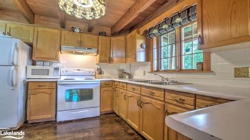 30 Mcvittie Island, Bracebridge, ON - Indoor Photo Showing Kitchen With Double Sink