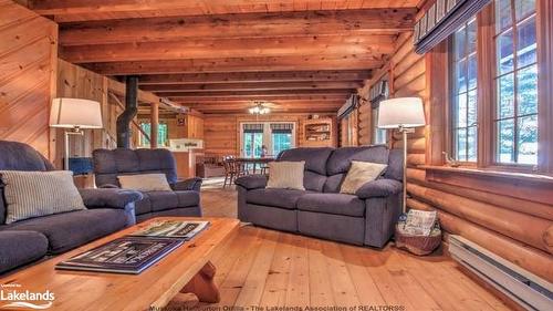 30 Mcvittie Island, Bracebridge, ON - Indoor Photo Showing Living Room