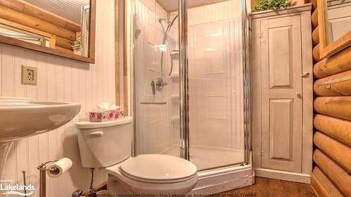 30 Mcvittie Island, Bracebridge, ON - Indoor Photo Showing Bathroom