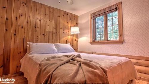 30 Mcvittie Island, Bracebridge, ON - Indoor Photo Showing Bedroom