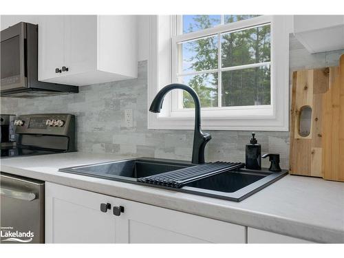 96 Fieldstream Chase Chase, Bracebridge, ON - Indoor Photo Showing Kitchen With Double Sink