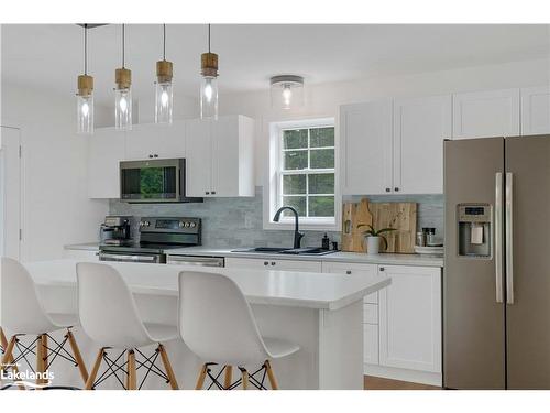 96 Fieldstream Chase Chase, Bracebridge, ON - Indoor Photo Showing Kitchen With Double Sink With Upgraded Kitchen