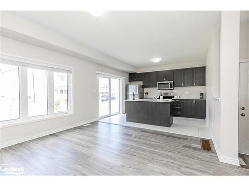 7 Sandhill Crane Drive, Wasaga Beach, ON - Indoor Photo Showing Kitchen