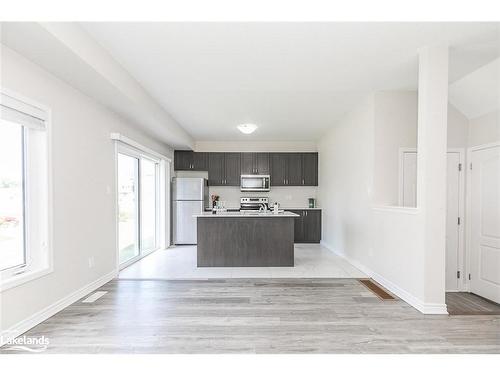 7 Sandhill Crane Drive, Wasaga Beach, ON - Indoor Photo Showing Kitchen