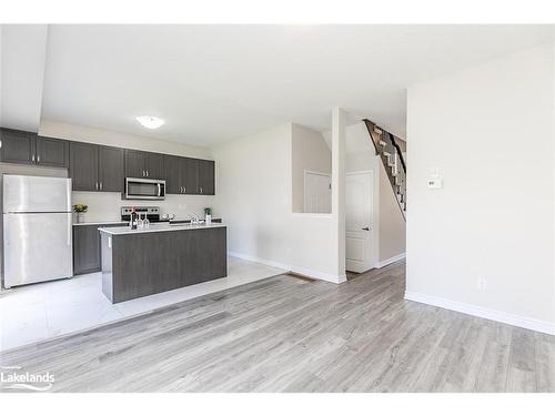 7 Sandhill Crane Drive, Wasaga Beach, ON - Indoor Photo Showing Kitchen