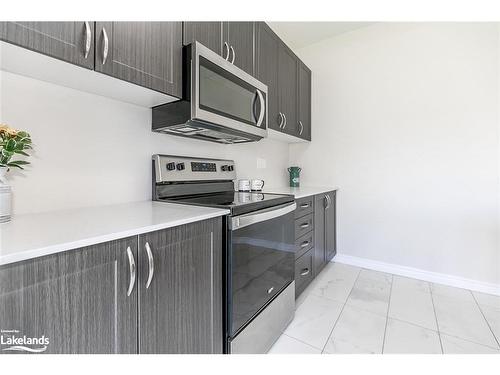 7 Sandhill Crane Drive, Wasaga Beach, ON - Indoor Photo Showing Kitchen