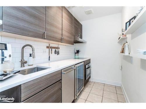 145 Wycliffe Cove, Victoria Harbour, ON - Indoor Photo Showing Kitchen With Upgraded Kitchen