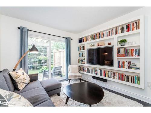 145 Wycliffe Cove, Victoria Harbour, ON - Indoor Photo Showing Living Room