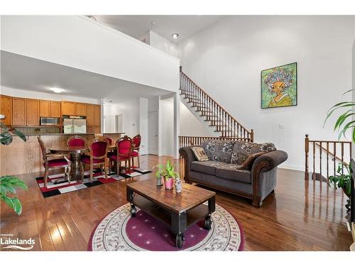 31 Royal Beech Drive, Wasaga Beach, ON - Indoor Photo Showing Living Room