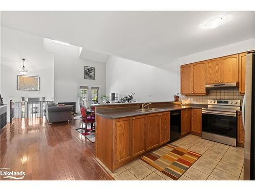 31 Royal Beech Drive, Wasaga Beach, ON - Indoor Photo Showing Kitchen With Double Sink