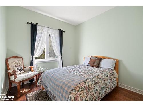 31 Royal Beech Drive, Wasaga Beach, ON - Indoor Photo Showing Bedroom