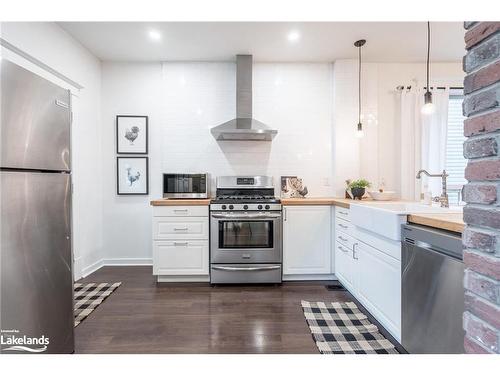 162 Avondale Street, Hamilton, ON - Indoor Photo Showing Kitchen With Upgraded Kitchen