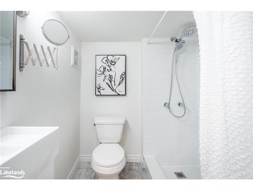 162 Avondale Street, Hamilton, ON - Indoor Photo Showing Bathroom