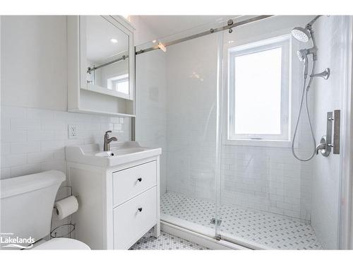 162 Avondale Street, Hamilton, ON - Indoor Photo Showing Bathroom