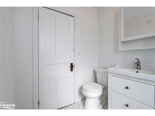 162 Avondale Street, Hamilton, ON - Indoor Photo Showing Bathroom