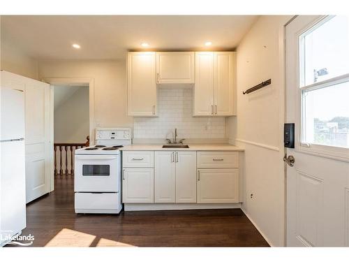 162 Avondale Street, Hamilton, ON - Indoor Photo Showing Kitchen