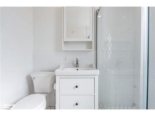 162 Avondale Street, Hamilton, ON - Indoor Photo Showing Bathroom