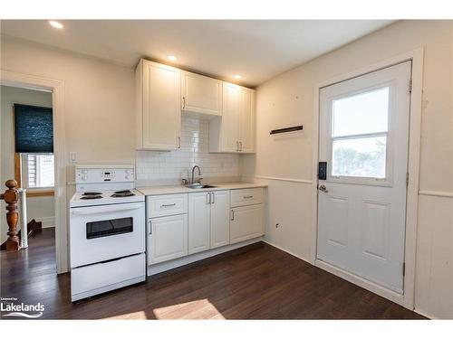 162 Avondale Street, Hamilton, ON - Indoor Photo Showing Kitchen