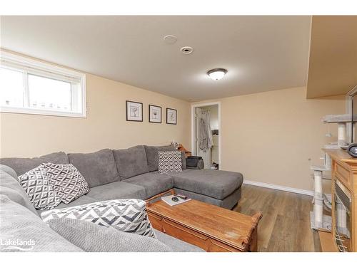 51 Raglan Street, Collingwood, ON - Indoor Photo Showing Living Room