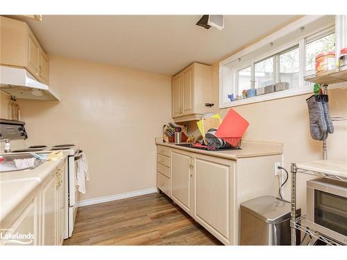 51 Raglan Street, Collingwood, ON - Indoor Photo Showing Kitchen