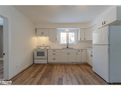 2792 Muskoka Road 117, Baysville, ON - Indoor Photo Showing Kitchen